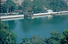 1982 SriLanka 6 48  Kandy - søen ved Tandens Tempel